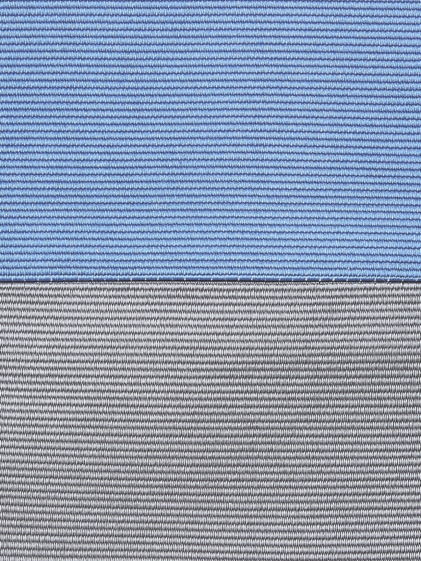 Pochette de costume en pure soie finement côtelée gris réversible bleu dur
